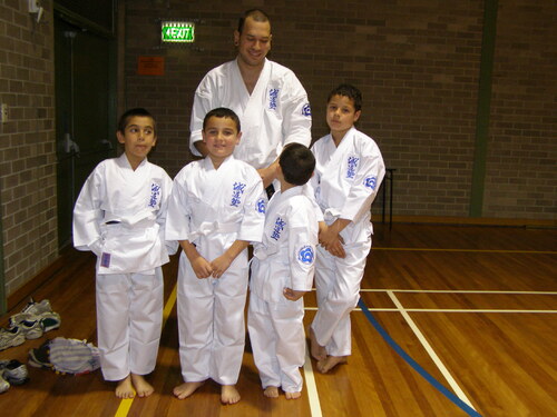 picture - 2007 08 20 Students and Senpai Ben 2.jpg